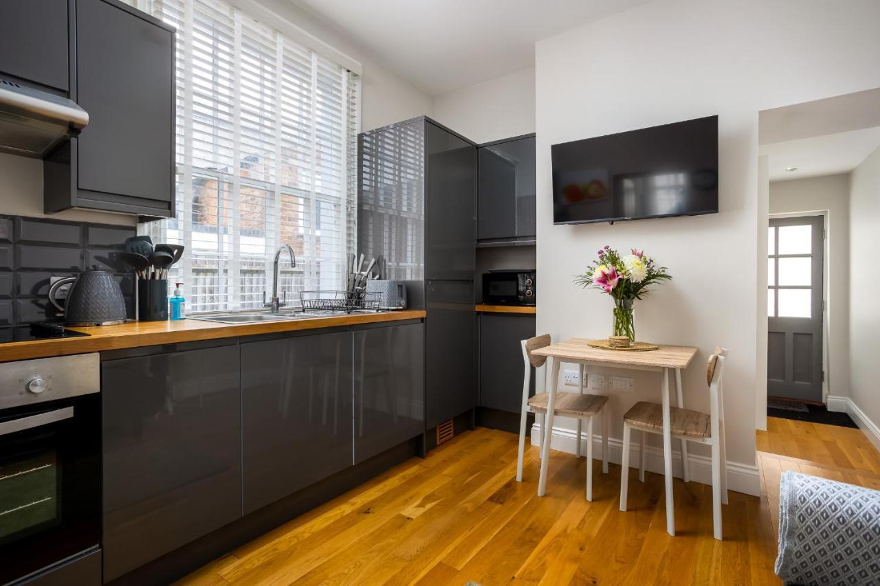 Contemporary Ground Floor Apartment - Town Centre With Parking! เชลเทนแฮม ภายนอก รูปภาพ