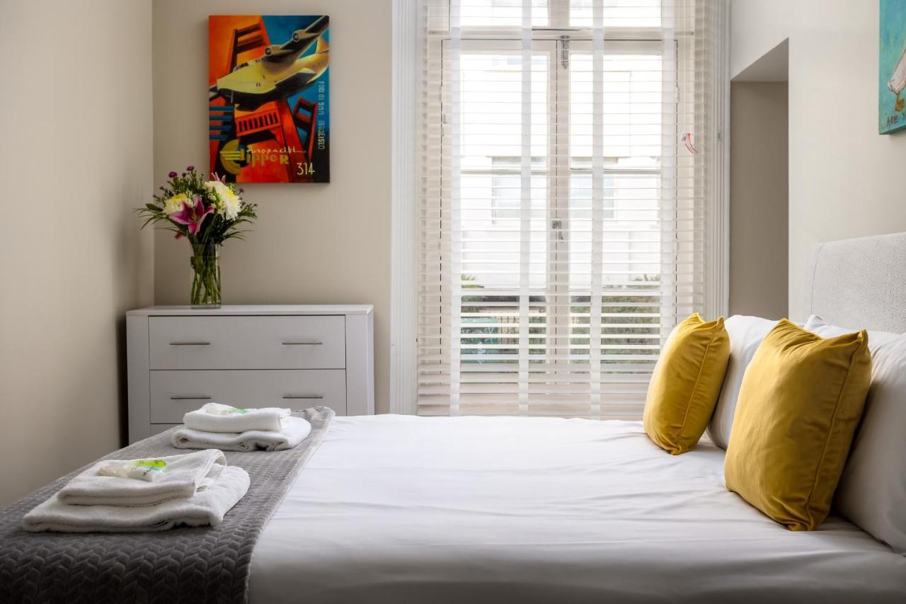 Contemporary Ground Floor Apartment - Town Centre With Parking! เชลเทนแฮม ภายนอก รูปภาพ